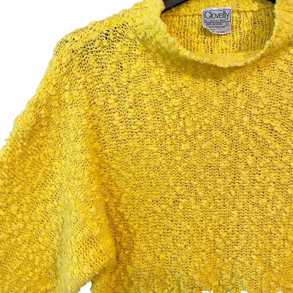 Vintage Clovelly Women’s Fuzzy Sweater - Picture 2 of 4